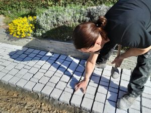 Pose des pavés en granit